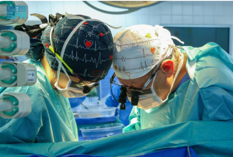 نجاح طبي مشترك سعودي إماراتي.. زراعة قلب لطفل عمره 7 سنوات في مستشفى الملك فيصل التخصصي بالرياض