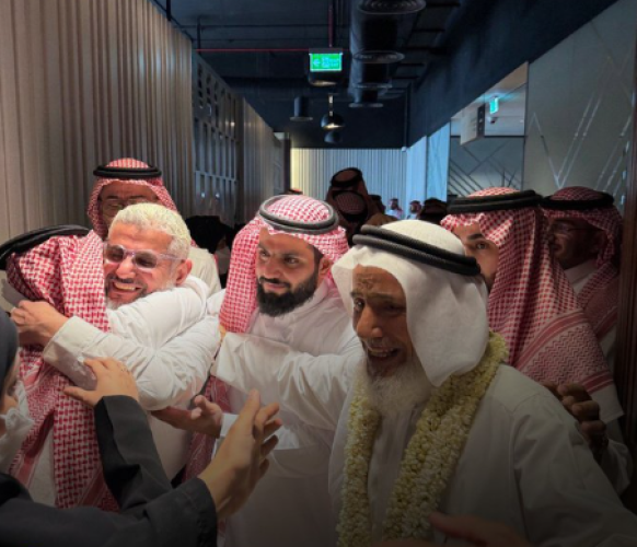 بالفيديو:  وصول حميدان التركي إلى المملكة بعد 20 عامًا في السجون الأمريكية