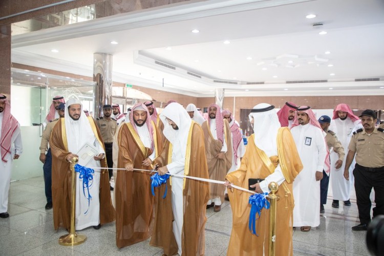 وزير الشؤون الإسلامية يدشّن مكتب الخدمة الشاملة بفرع المدينة المنورة لتسهيل خدمات المساجد والمراجعين