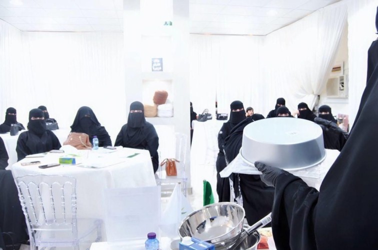 “صناعة الكيك”.. ورشة تدريبية تمكّن 27 متدربة من دخول سوق العمل في سكاكا