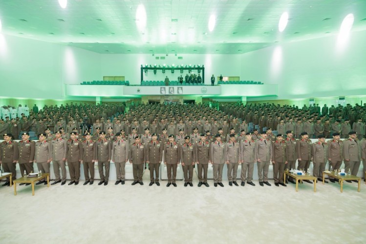 مدير الأمن العام يرعى حفل تخرّج الضباط الجدد في دورة التأهيل الأمني لعام 1447 هـ