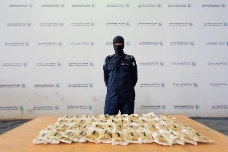 إحباط تهريب أكثر من 261 ألف حبة إمفيتامين و9.8 كغم شبو عبر منافذ المملكة وضبط 3 متورطين