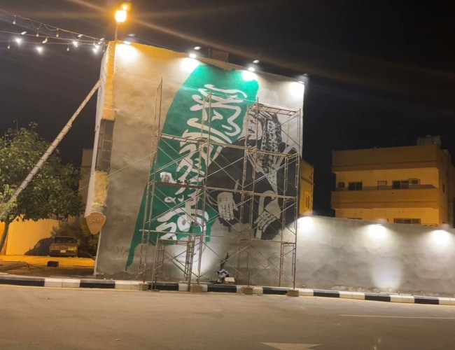 بالفيديو.. جدارية وطنية للمؤسس الملك عبدالعزيز في حي الضلع بسكاكا بمبادرة من رجل الاعمال عبدالحكيم السهيان بريشة الفنان بدر البلوي