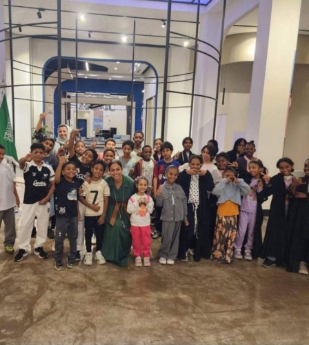 90 طالبًا وطالبة من “الجمعيّة الأولى ” يتدرّبون على الموسيقى في المركز السعودي بجدة