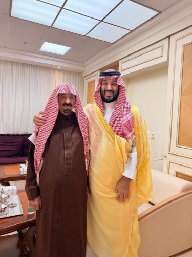 ولي العهد يزور الشيخ بدر بن الدويش بالمستشفى ويطمئن على صحته