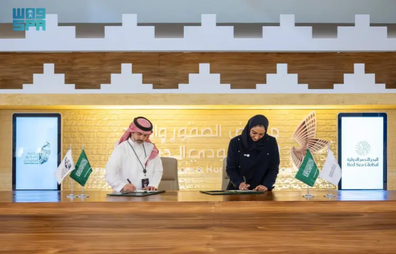 نادي الصقور السعودي يوقّع مذكرة تفاهم مع “البحر الأحمر الدولية” لتعزيز حماية النظم البيئية ومواطن الصقور