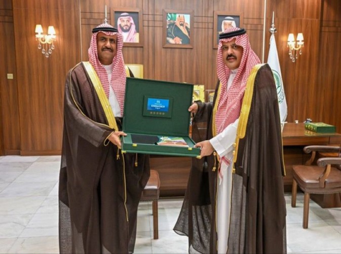 أمير حائل يستقبل محافظ الغزالة ويطلع على التقرير السنوي للمحافظة