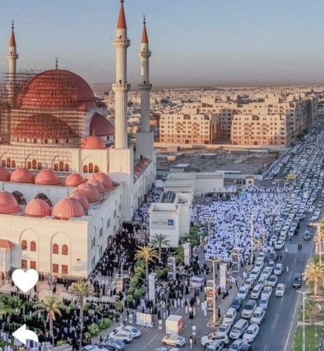 آخر الرحلة.. أهالي حائل يودعون عبدالله بن مرداع القحطاني إلى مثواه الأخير في مقبرة صديان