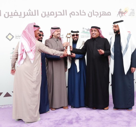 نواف الرشيدي من بينهم.. الأمير فهد بن جلوي يتوج الفائزين في أشواط الشعل والشقح بمهرجان الهجن