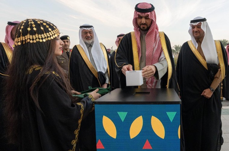 نائب أمير الشرقية يفتتح “قرية النخيل”.. 21 متجراً و19 مطعماً تستقبل الزوار لمدة شهرين