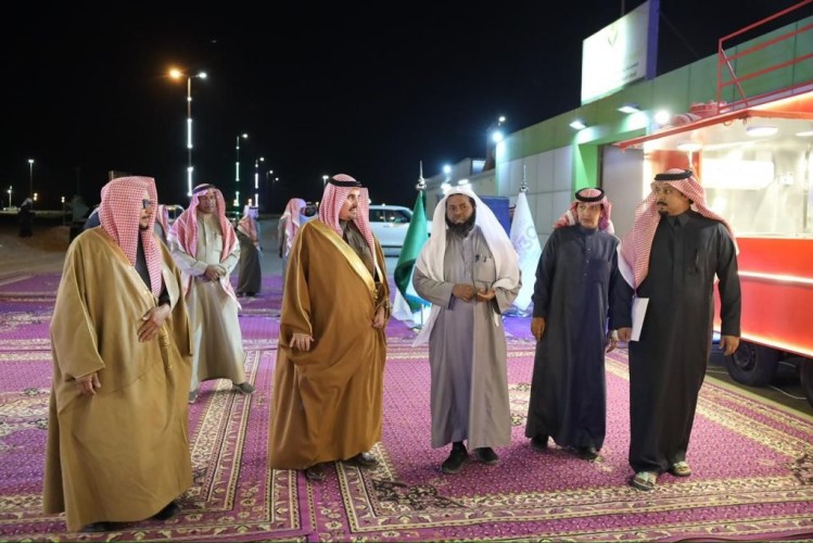 بتكلفة 270 ألف ريال.. توزيع 18 عربة “بيع طعام” لتمكين شباب وأسر وادي الدواسر