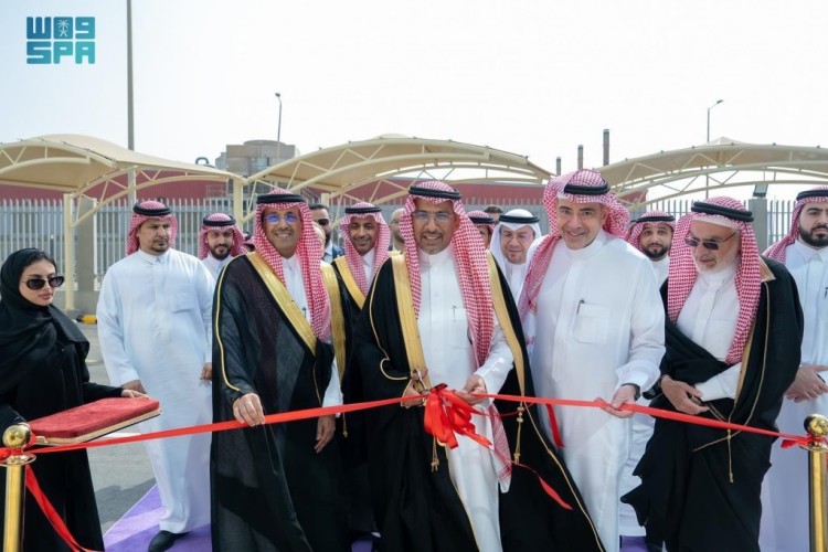 وزير الصناعة يفتتح مصنع “سنيورة” للصناعات الغذائية بطاقة إنتاجية 10 آلاف طن سنويًا