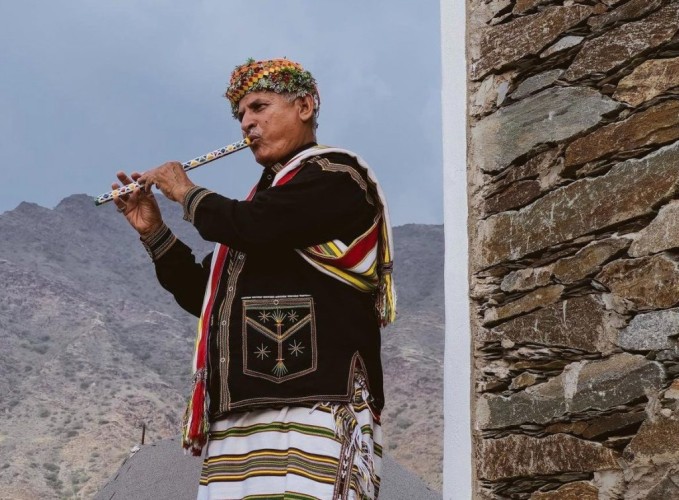 الموت يغيب أيقونة الفن التراثي “حديش الألمعي”