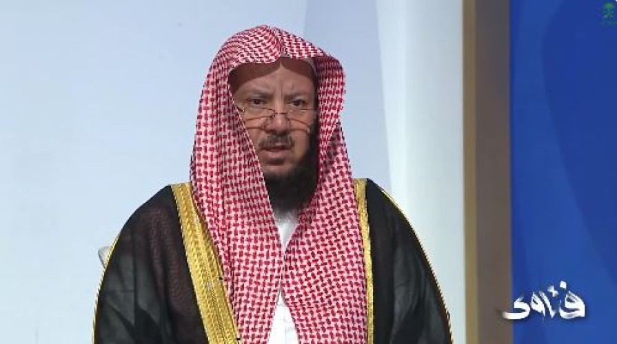 هل استخدام لاصقة الإقلاع عن التدخين ومنع الحمل وكريمات الجلد في نهار رمضان يُفطر؟.. الشيخ عبدالسلام السليمان يوضح (شاهد)