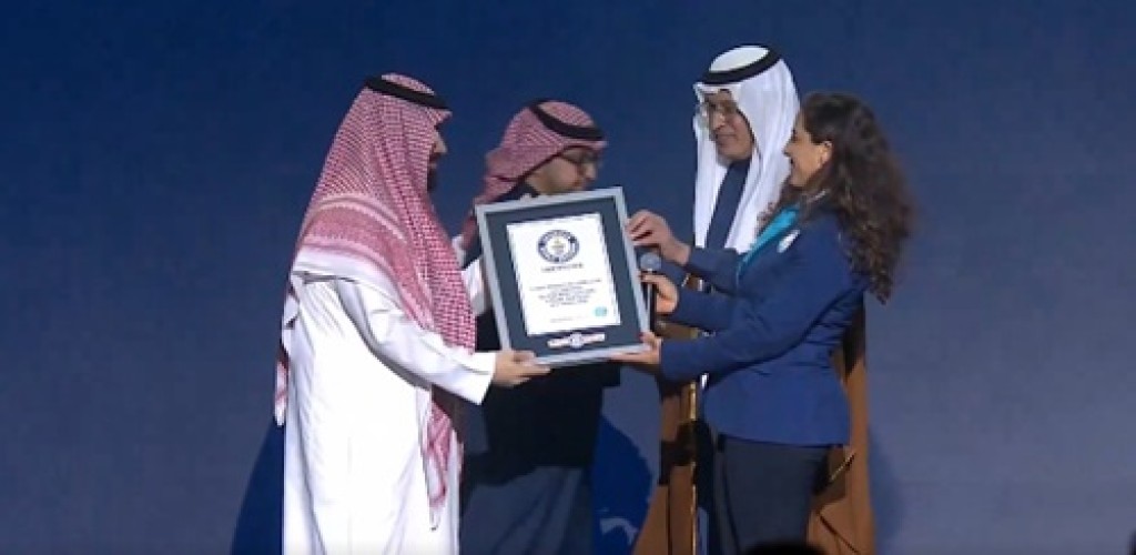 شاهد.. لحظة إعلان “غينيس” المنتدى السعودي للإعلام الأكبر عالمياً بحضورٍ تاريخي