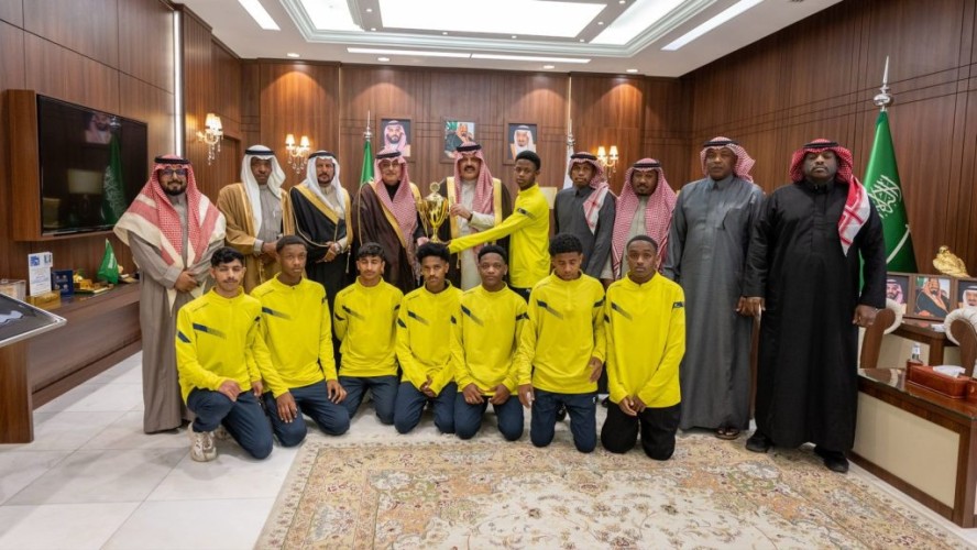 أمير حائل يستقبل رئيس وأعضاء نادي الحائط بمناسبة تحقيق بطولة المنطقة للناشئين