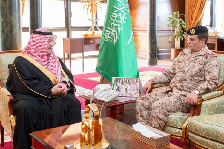 أمير تبوك يستقبل اللواء العنزي بمناسبة تكليفه قائداً للمنطقة الشمالية الغربية