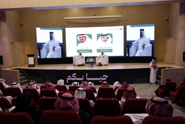 تقديراً لعطائه الثقافي.. تكريم الروائي عبده خال في ختام أمسية “فينيق الرواية السعودية” بصبيا