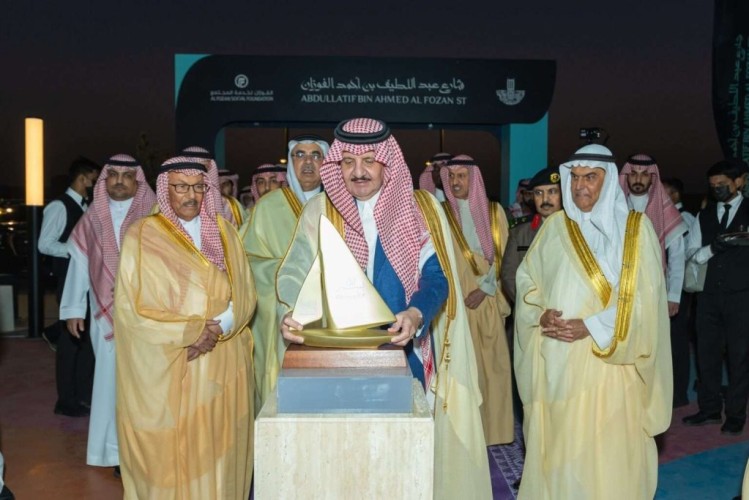 أمير الشرقية يدشن شارع عبداللطيف الفوزان بالخبر.. 96 ألف شجرة ومسارات بطول 5.7 كيلومتر