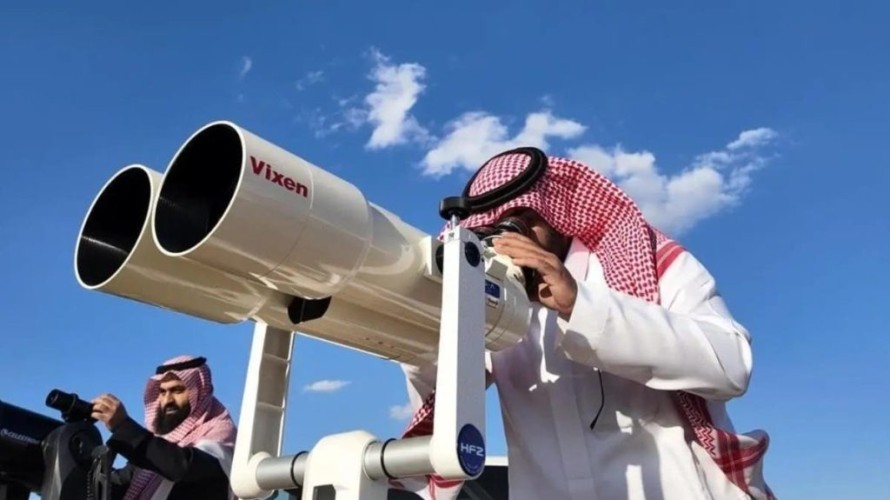 دقيقة تحسم الجدل.. من يسبق في رصد الهلال “تمير” أم “حوطة سدير”؟.. البرغش يوضح (فيديو)