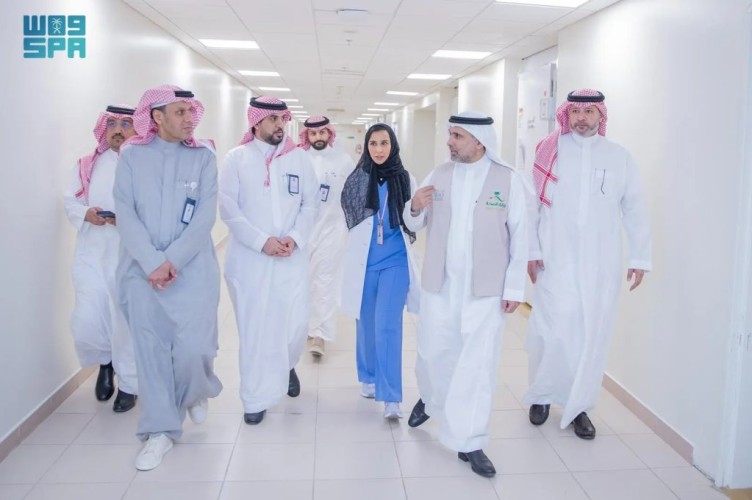 198 منشأة تخدم 2.1 مليون نسمة.. وزير الصحة يتابع جاهزية الخدمات الصحية بالمدينة