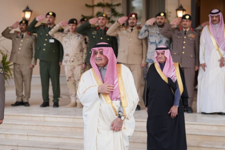 خلال استقباله للمهنئين بالعيد.. ​أمير تبوك يشيد بالدور البطولي للقوات المسلحة والقطاعات الأمنية في حماية الوطن