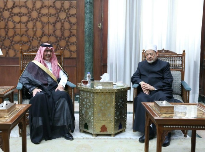 خلال استقبال سفير المملكة بالقاهرة.. شيخ الأزهر يجدد إدانته للاعتداءات الإيرانية على المنشآت المدنية والاقتصادية بالسعودية ودول الخليج