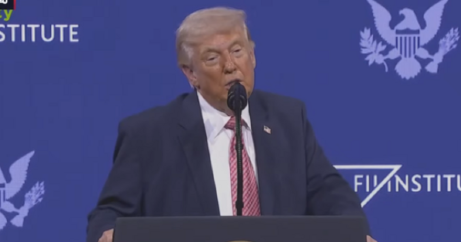 ترامب: السعودية يجب أن تكون فخورة بالأمير محمد بن سلمان.. رجل عظيم (فيديو)