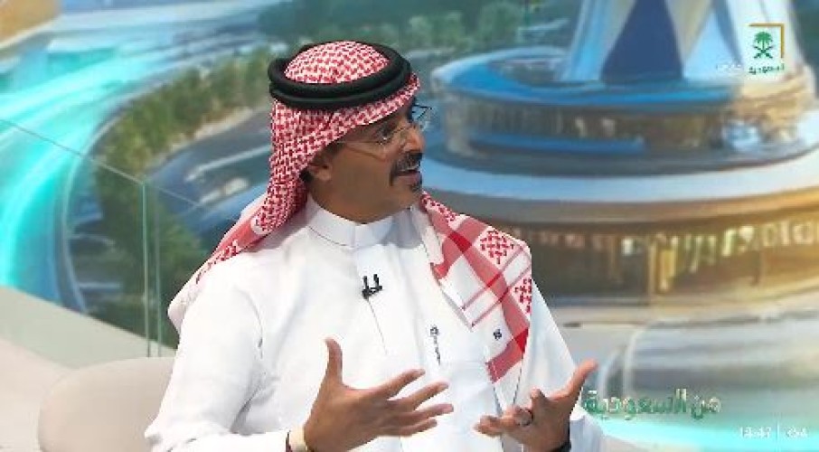 لماذا يجب أن تتوقف عن شرب الماء والأكل قبل النوم مباشرة؟ د. محمد الأحمدي يجيب (شاهد)