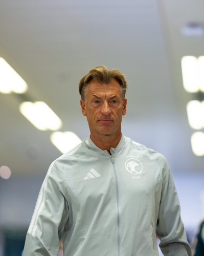 من الأخضر إلى أفريقيا؟ تصاعد مؤشرات رحيل رينارد وعرض جديد في الأفق