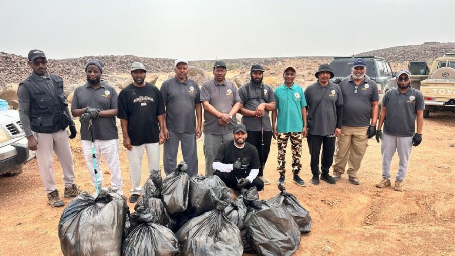 بمشاركة المتطوعين.. روضة ذياب تستعيد رونقها بجهود نادي هايكنج فدك (صور)