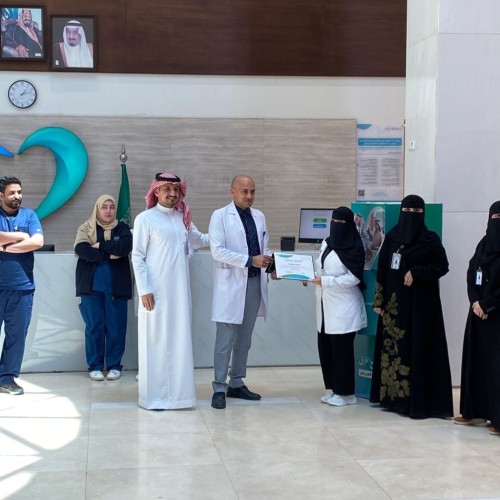 باعتبارهم خط الدفاع الأول.. إدارة المستشفى الألماني تكرّم المتميزين من كادر التمريض (صور)