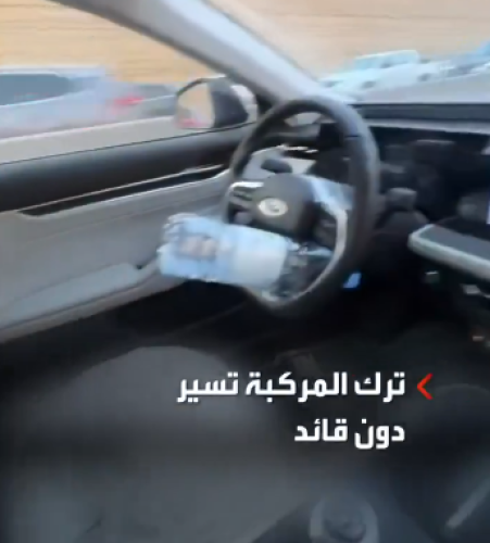 ترك السيارة تسير بلا قائد!.. شاهد كيف تفاعل المرور مع فيديو “متهور الرياض” المثير للجدل