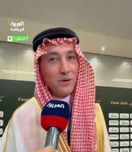 رئيس نادي الخلود يكشف أسباب ارتدائه الزي السعودي.. ويؤكد: فخور بأداء الفريق أمام الهلال (شاهد)
