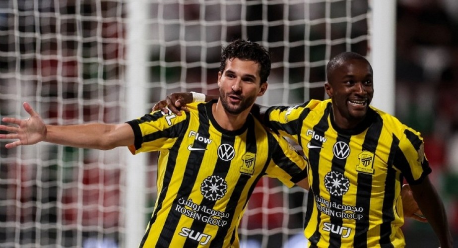 الاتحاد يتخطى الاتفاق بثلاثية ويقترب من دوري أبطال آسيا للنخبة