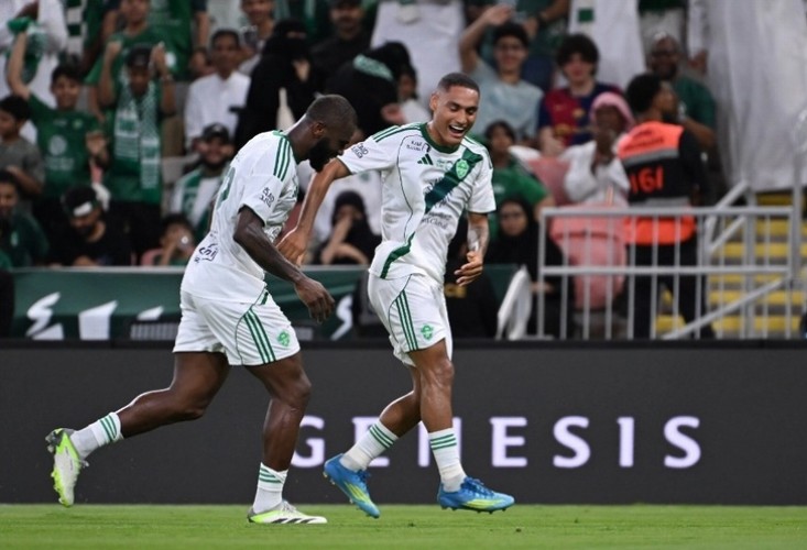 بثلاثية نظيفة.. الأهلي يحسم مواجهة الخلود في دوري روشن السعودي