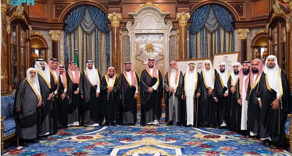 سمو ولي العهد يستقبل وفد تكريم خادم الحرمين تقديرًا لدعمه جمعيات تحفيظ القرآن