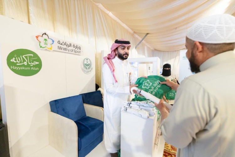 مبادرة إنسانية لاستقبال الحجاج بمنفذ جديدة عرعر بمشاركة متطوعي وزارة الرياضة