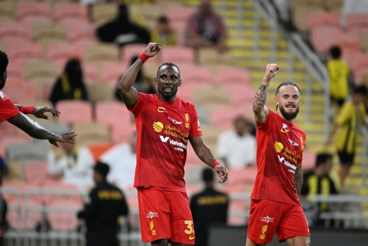 الاتحاد يسقط برباعية ثقيلة ويخطف بطاقة آسيا بصعوبة