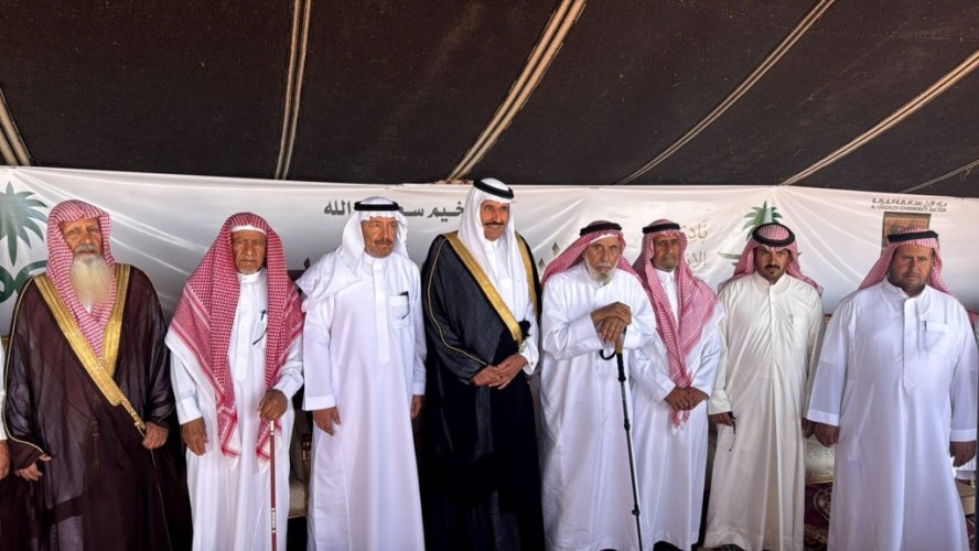 ​في مشهدٍ يجسد التراث.. الدكتور مشعل آل علي يزور فعاليات مزاد الإبل بمحافظة الغزالة (صور)