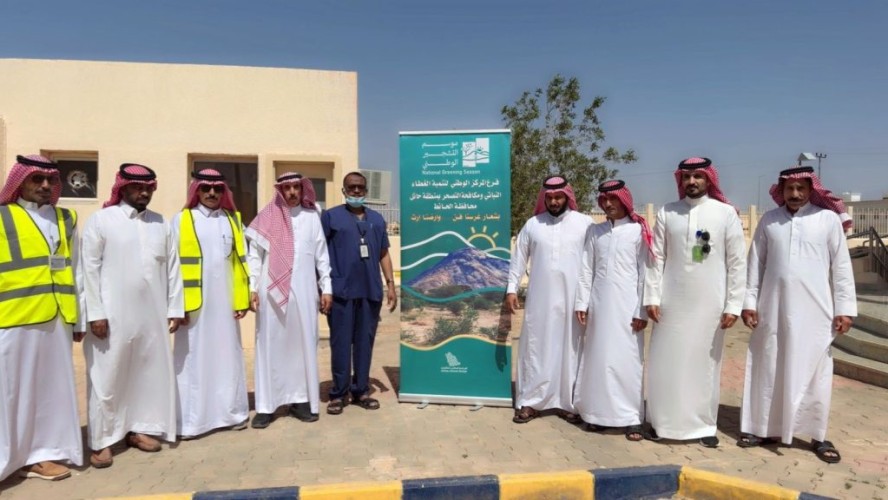 ​وسط مشاركة حكومية وأهلية.. رئيس مركز الحليفة العليا منيف بن شميلان يدشن أعمال “القرية الخضراء” (صور)