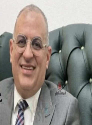 رجل الأعمال عايد بن عبيد بن شويلع يهنئ المهندس وائل لطفي بمناسبة تقاعده المبكر