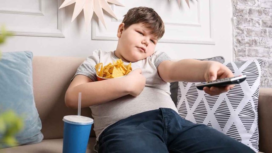 التغذية والنوم والنشاط.. كيف تنقذ العادات الصحية الأطفال من السمنة؟