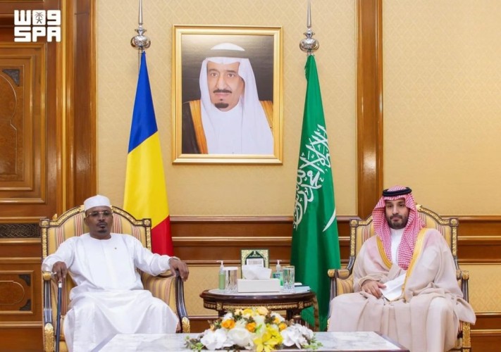 ولي العهد يستقبل رئيس تشاد في قصر منى ويبحثان العلاقات الثنائية