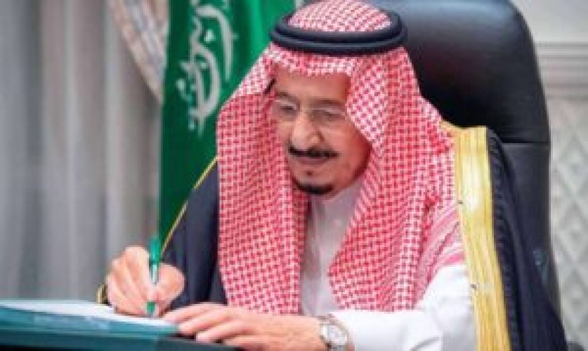 خادم الحرمين الشريفين يوجّه باستضافة 1000 معتمر ومعتمرة من مختلف دول العالم على نفقته الخاصة