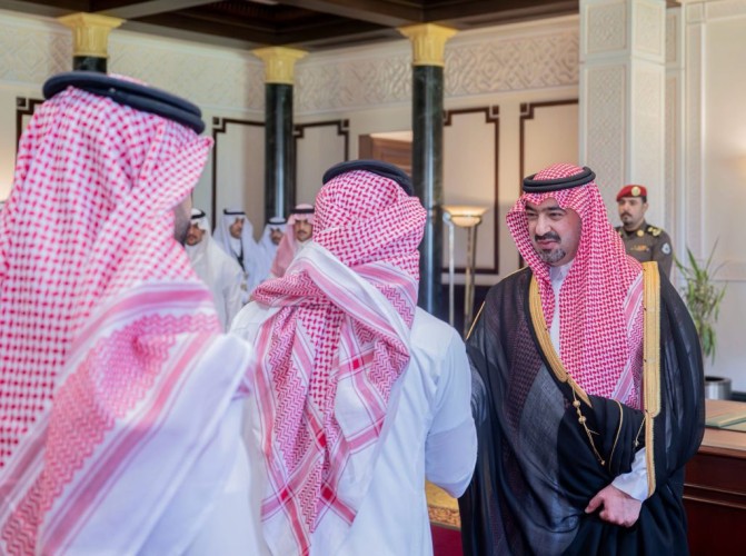 نائب أمير تبوك يستقبل منسوبي الإمارة ويشيد بنجاح موسم الحج