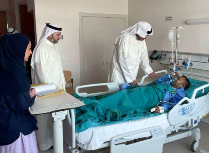 وزير الدفاع يطمئن على المصابين.. والدفاع الكويتية تكشف تفاصيل الهجوم