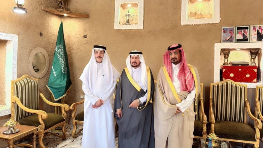 دعم للموروث الثقافي.. رجل الأعمال سعود القلادي يزور ديوان خلف بن جابر التراثي بالحائط ويدعم جهوده في حفظ التراث