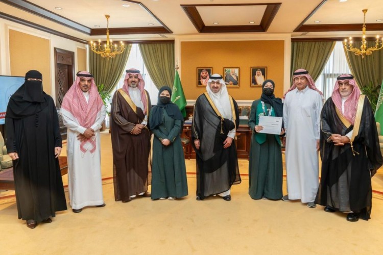 بحضور المدير العام للتعليم بالمنطقة .. نائب أمير منطقة تبوك يستقبل الطالبات الفائزات بمعرض “آيسف 2026”