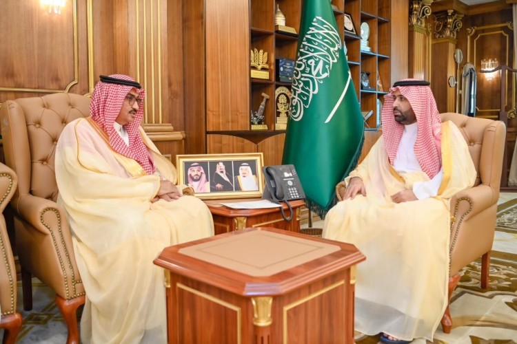 أمير منطقة جازان يستقبل رئيس اللجنة الوطنية للجان العمالية